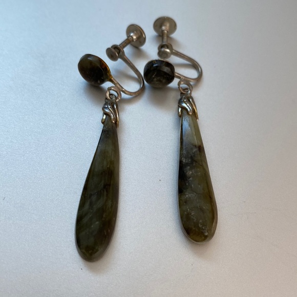 Polished variegated real stone vintage screwback earrings - Picture 2 of 5
